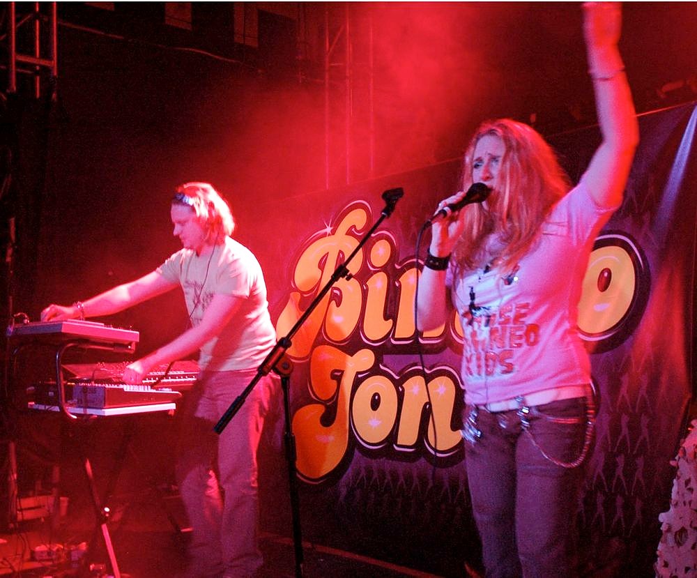 Lee & Marc JB with Katherine Ellis supporting Chicane & Sir Tom Jones live. Islington Academy 2006